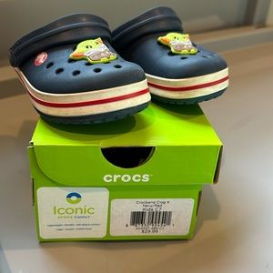 Toddler crocs navy with yoda charms